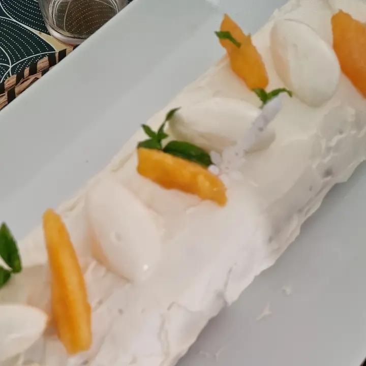 creation thumb for Peach Rolling cake