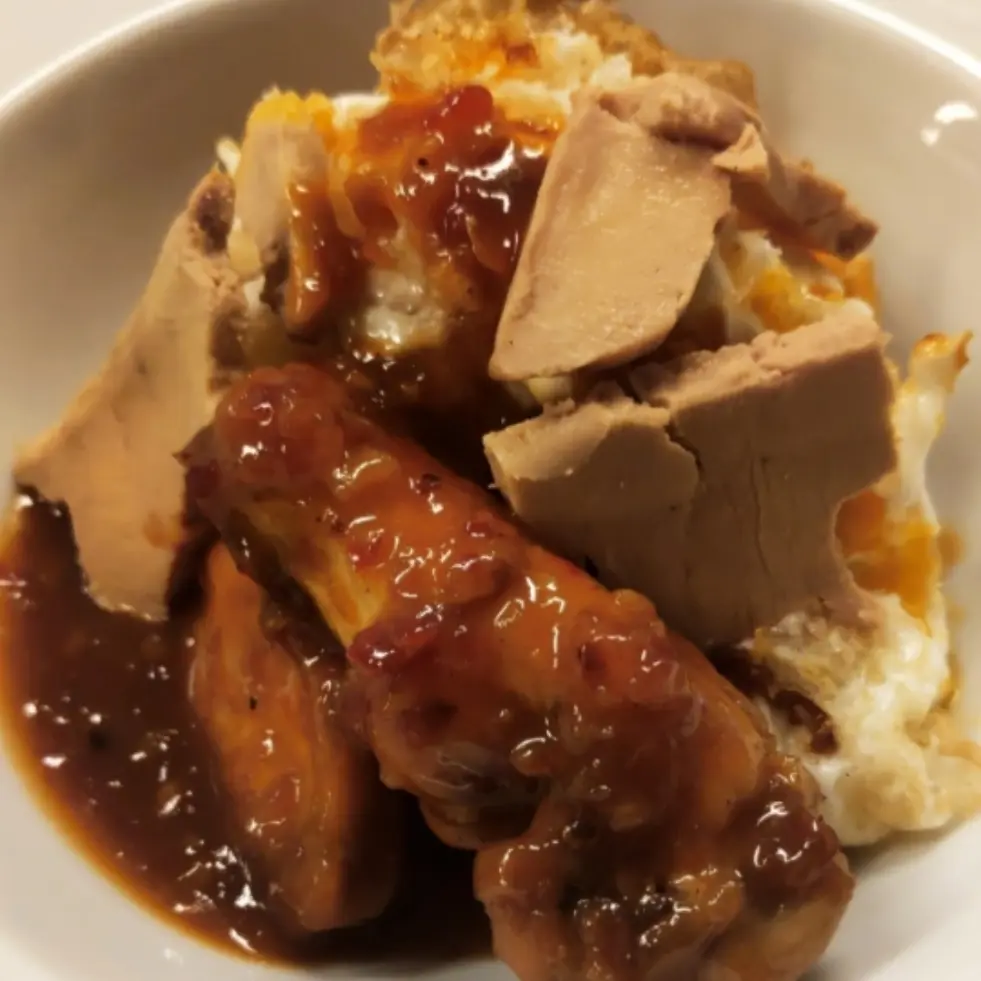 creation thumb for Alitas de pollo con chile dulce, huevos fritos y micuit