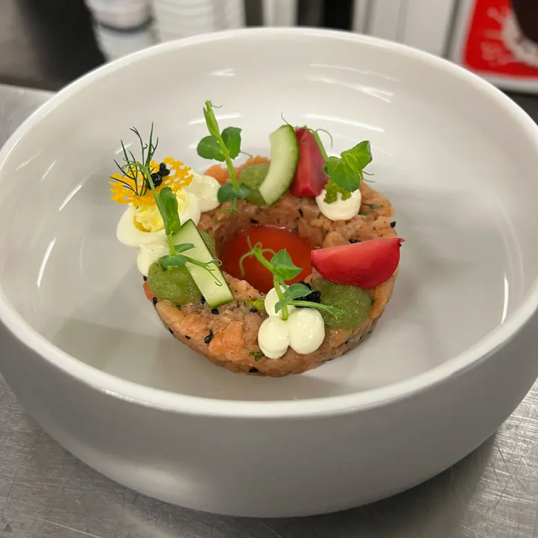 creation thumb for Salmon Tatare With Truffle Mayo and Pickled Radish 