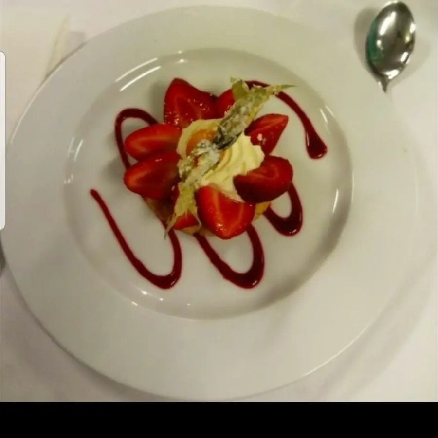 creation thumb for Gâteau bisquitte au fraises et  espuma vanille
