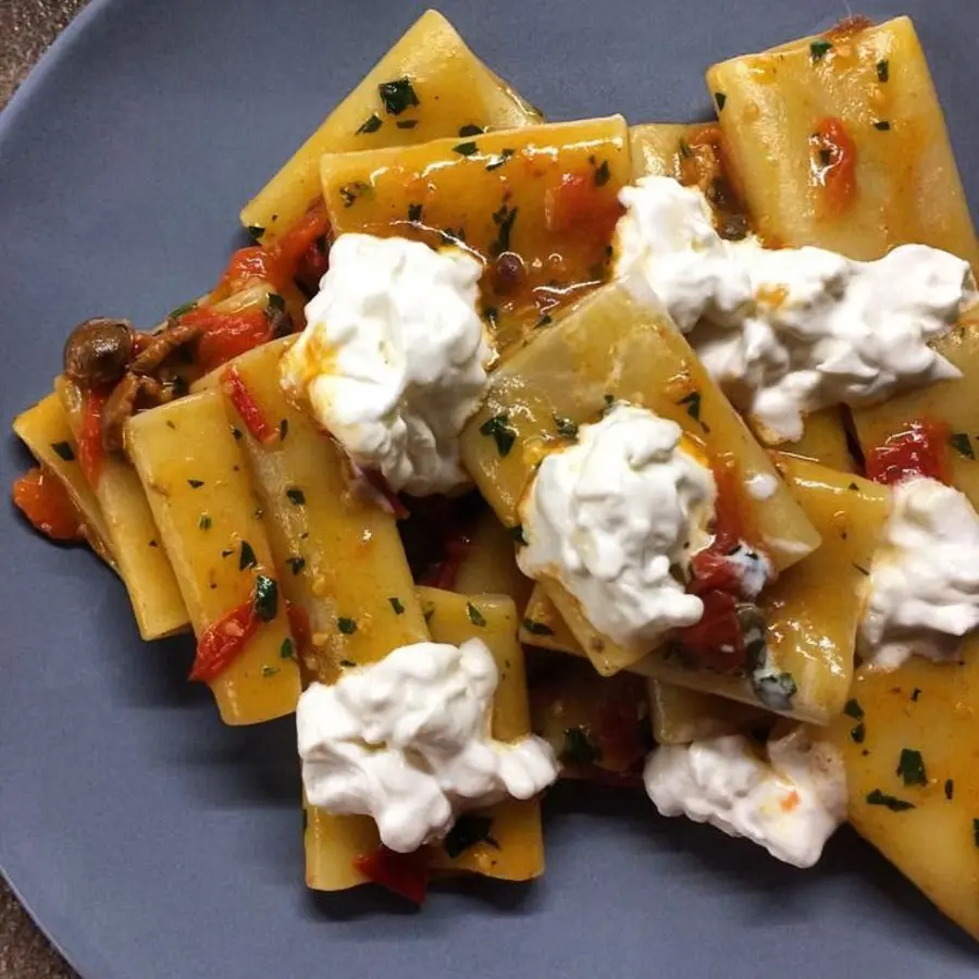 creation thumb for Paccheri con ciliegini e burrata