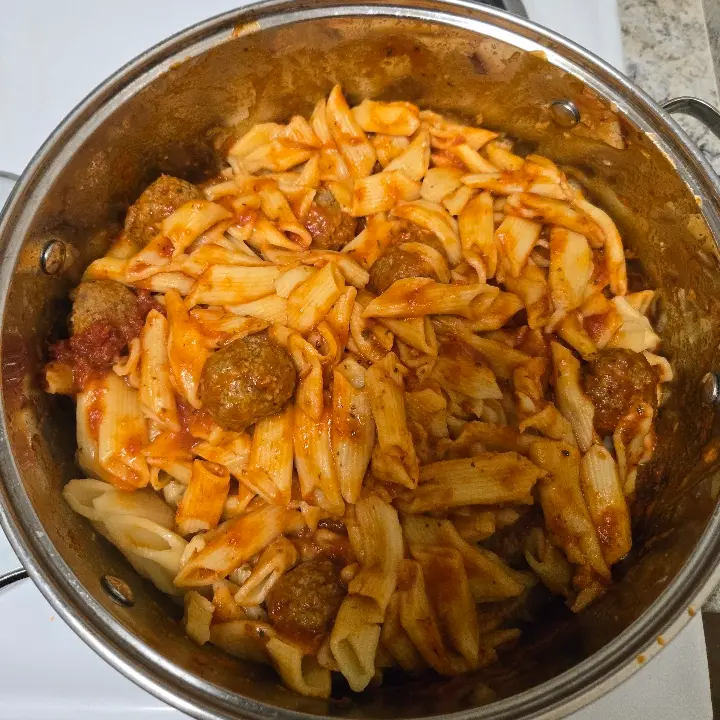 creation thumb for Plato de Pasta Penne y Albóndigas