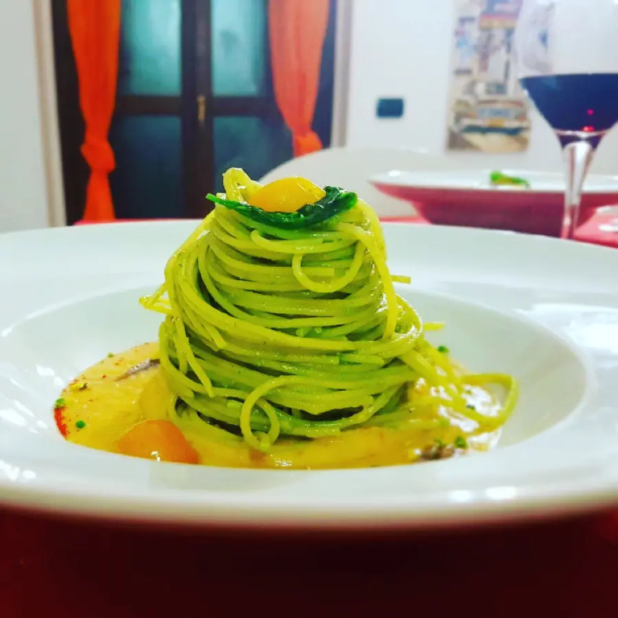 creation thumb for Pasta al pesto di basilico e pistacchi ,con salsa di datteri mi e colatura di alici
