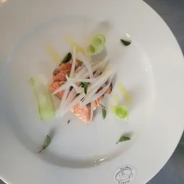 creation thumb for Gebratenes Lachsfilet mit mariniertem Daikon und frischem Rucola
