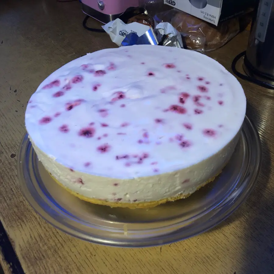 creation thumb for Himbeer Joghurt Torte