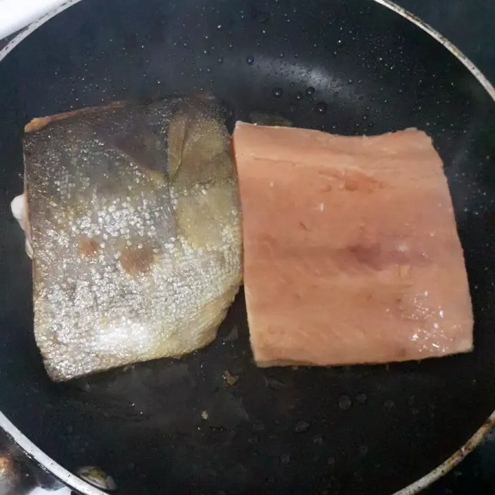 creation thumb for Salmon, and fake salmon roe, butter and caper sauce