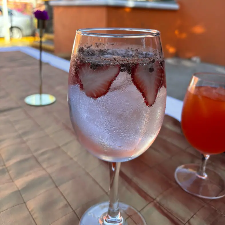 creation thumb for Gin Tonic Strawberry with Chocolate