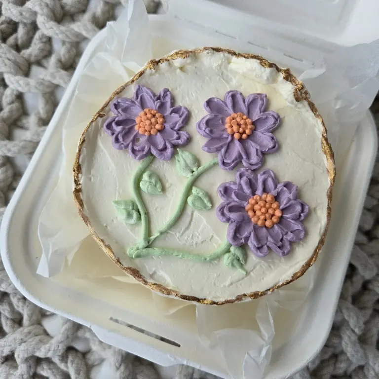 creation thumb for Bentocake mit Buttercreme-Blumen