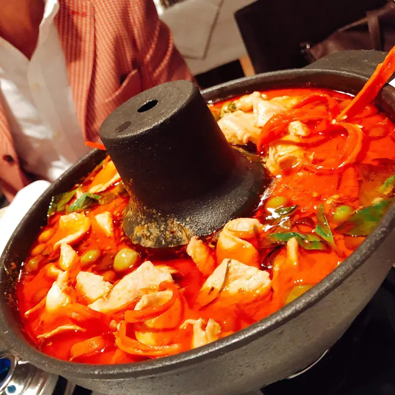 creation thumb for „GAENG DAENG MOO“– ROTES THAI CURRY MIT SCHWEIN
