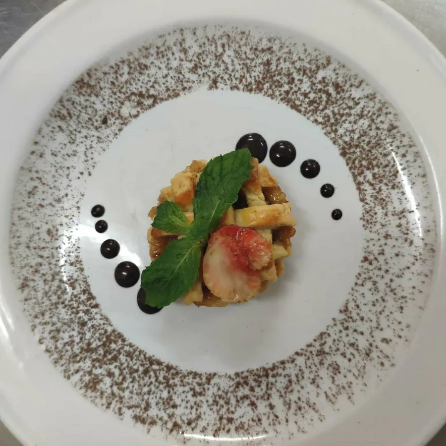 creation thumb for My first "Individual-Apple and Raisins Pie"