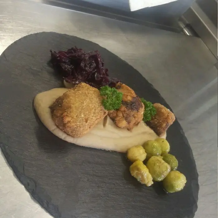 creation thumb for Enten Pralinen auf Maronen püree mit Rotkraut und Rosenkohl