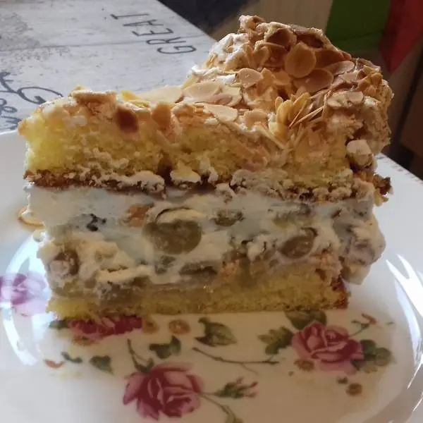 creation thumb for Stachelbeer-Baiser-Torte