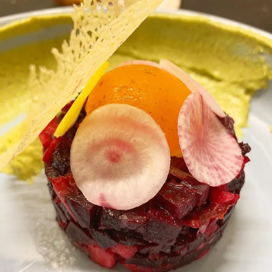creation thumb for Beet tartare , egg yolk confit, avocado mayo