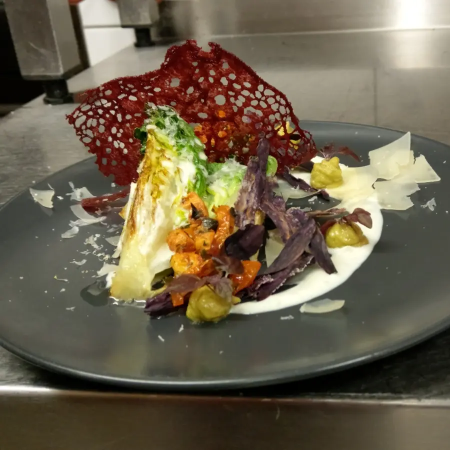 creation thumb for Gebratener Cesarsalat mit Urkarottenchips und rotem Parmesancrunch
