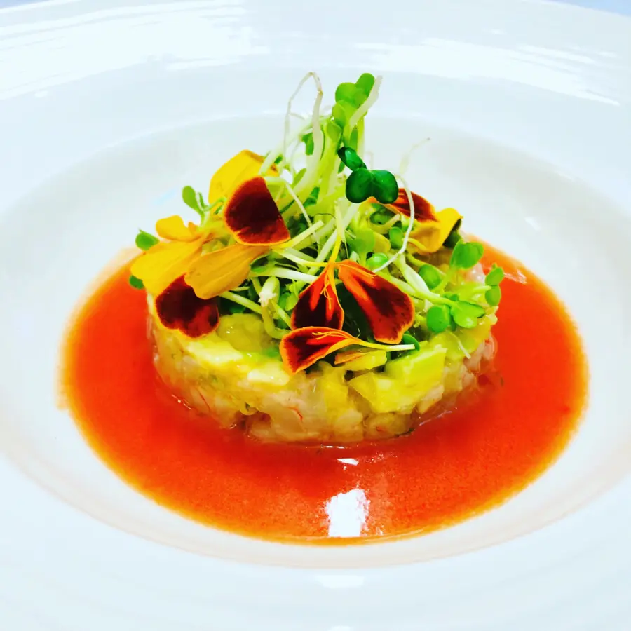 creation thumb for Tartare di ricciola con pesche avocado e zuppa fredda di pomodoro