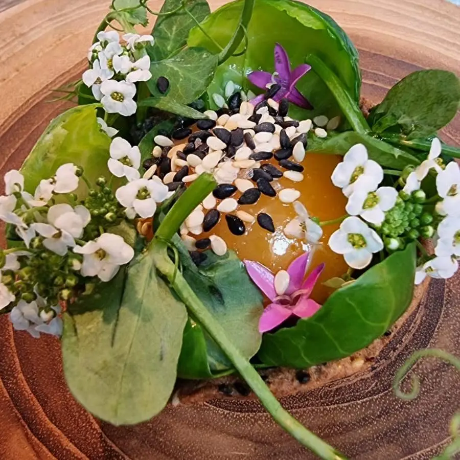 creation thumb for Sesame seeds tartlet with egg yolk and sprouts