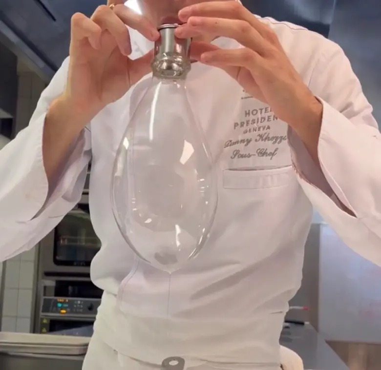creation thumb for Blown sugar, transparent balloon 🎈