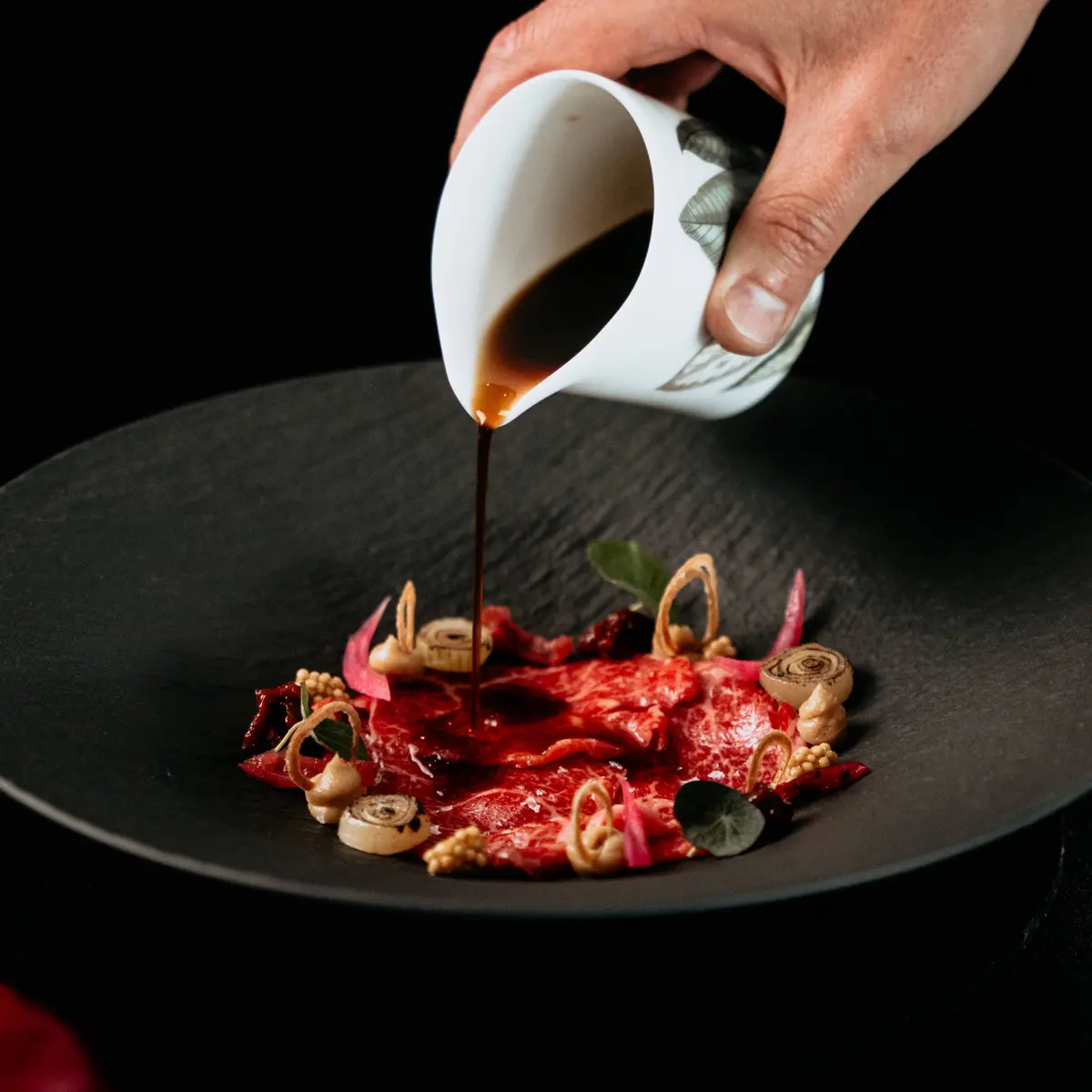 creation thumb for Wagyu Filet / Röstzwiebel / Stachelbeere / Senfsaat