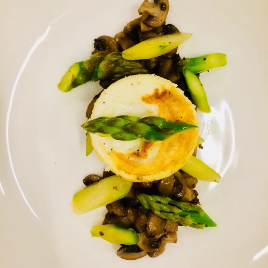 creation thumb for Asparagus and mushroom salad with Baked Egg white.