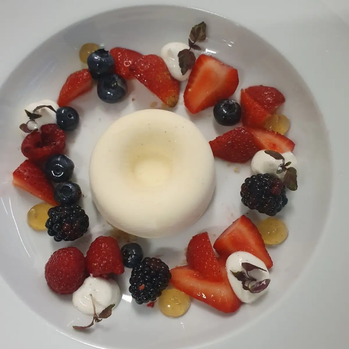 creation thumb for White chocolate parfait and Mix berries