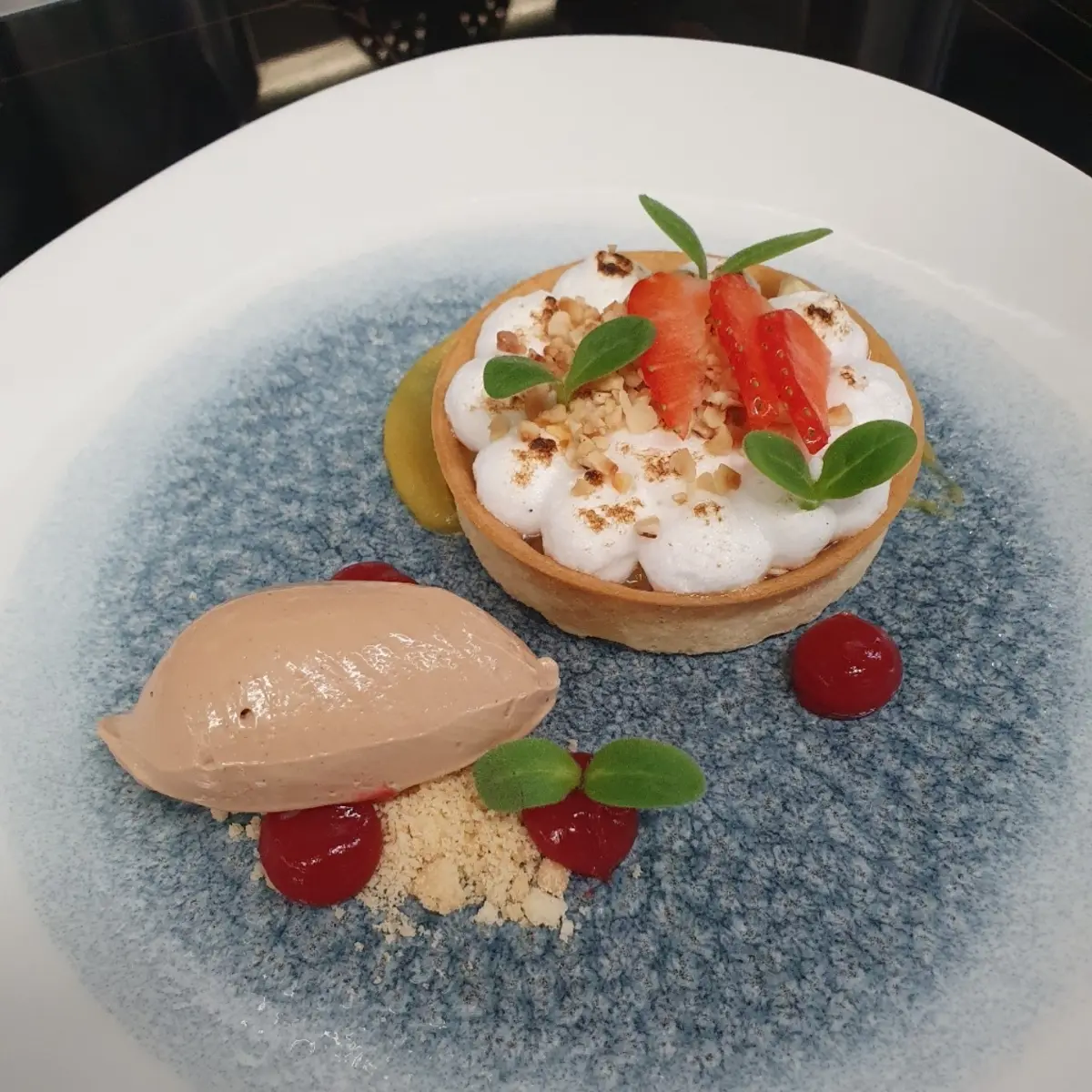 creation thumb for Apple cake / strawberry / Nougat ice