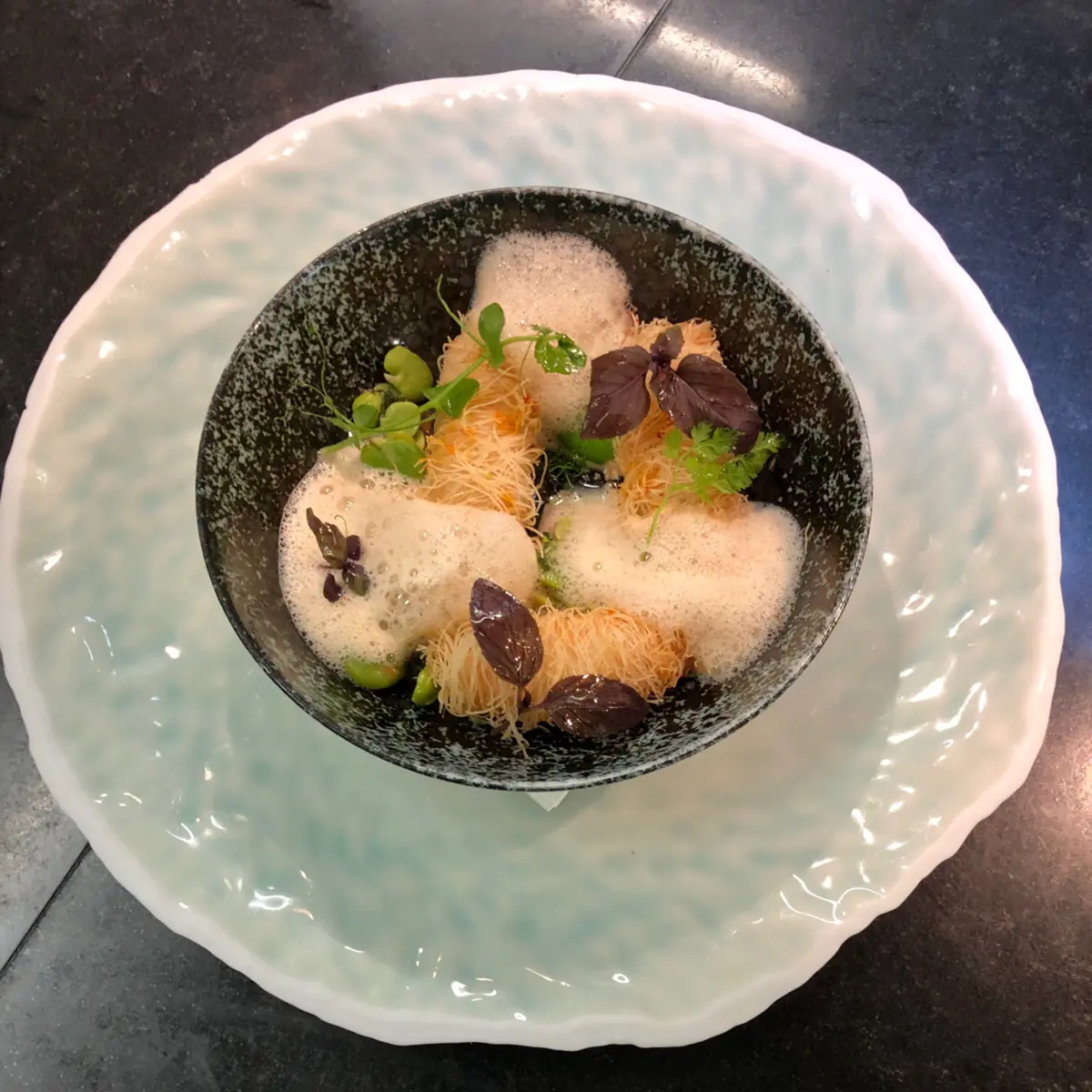 creation thumb for Langoustines en kadaïf, mousseline de petit pois / coco, vin