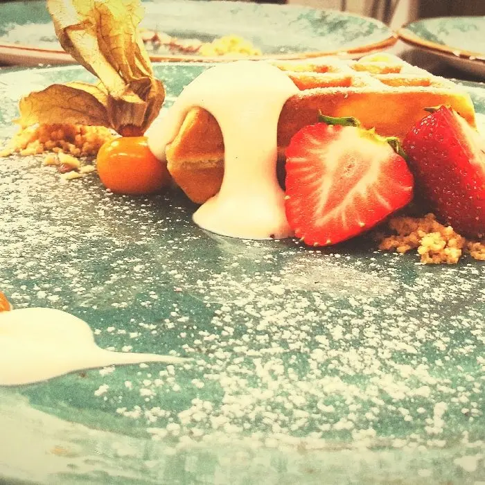 creation thumb for Frische Waffeln mit Vanillesoße.