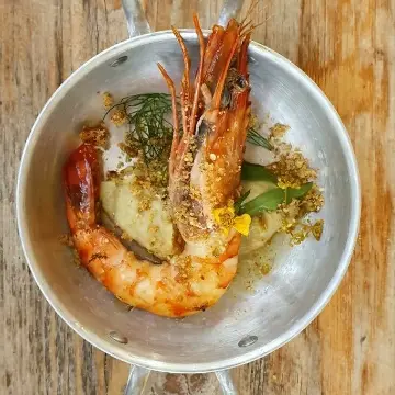 creation thumb for Shrimp with fennel cream and wild fennel leaves