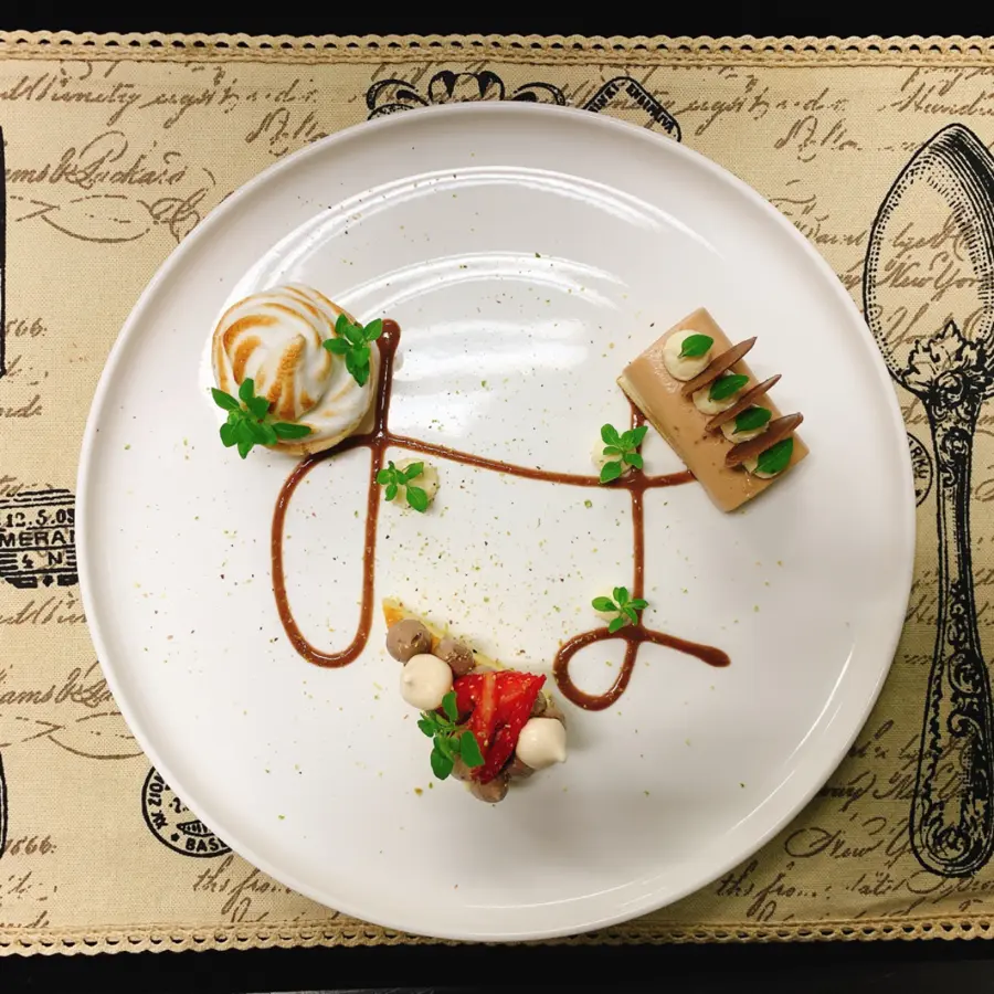 creation thumb for Cheese cake,milk chocolate mousse and choux