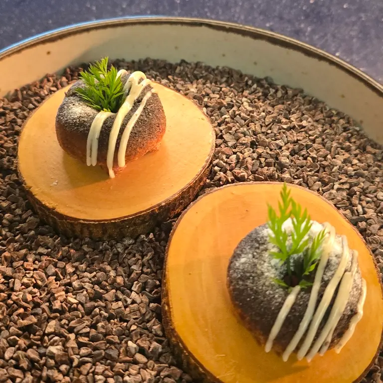 creation thumb for Donut di Mendinha. Maionese al tartufo. Polvere di nori zuccherata.