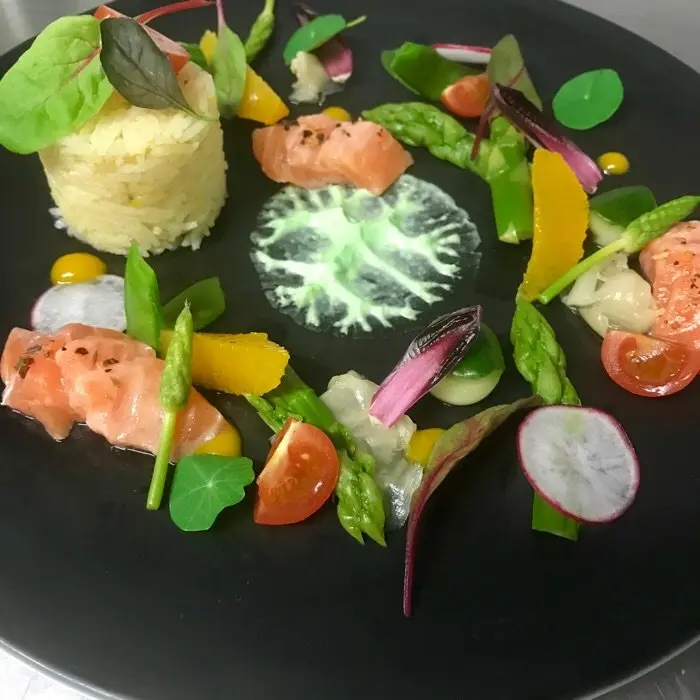 creation thumb for Gebeiztes Lachs saschimi mit Orangen Reis,wasabi und eingelegtem Ingwer