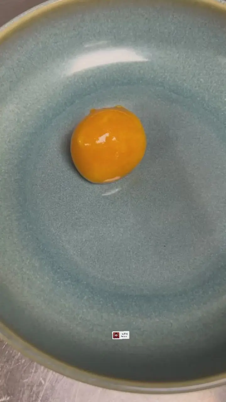 creation thumb for Exotic molecular billiard ball