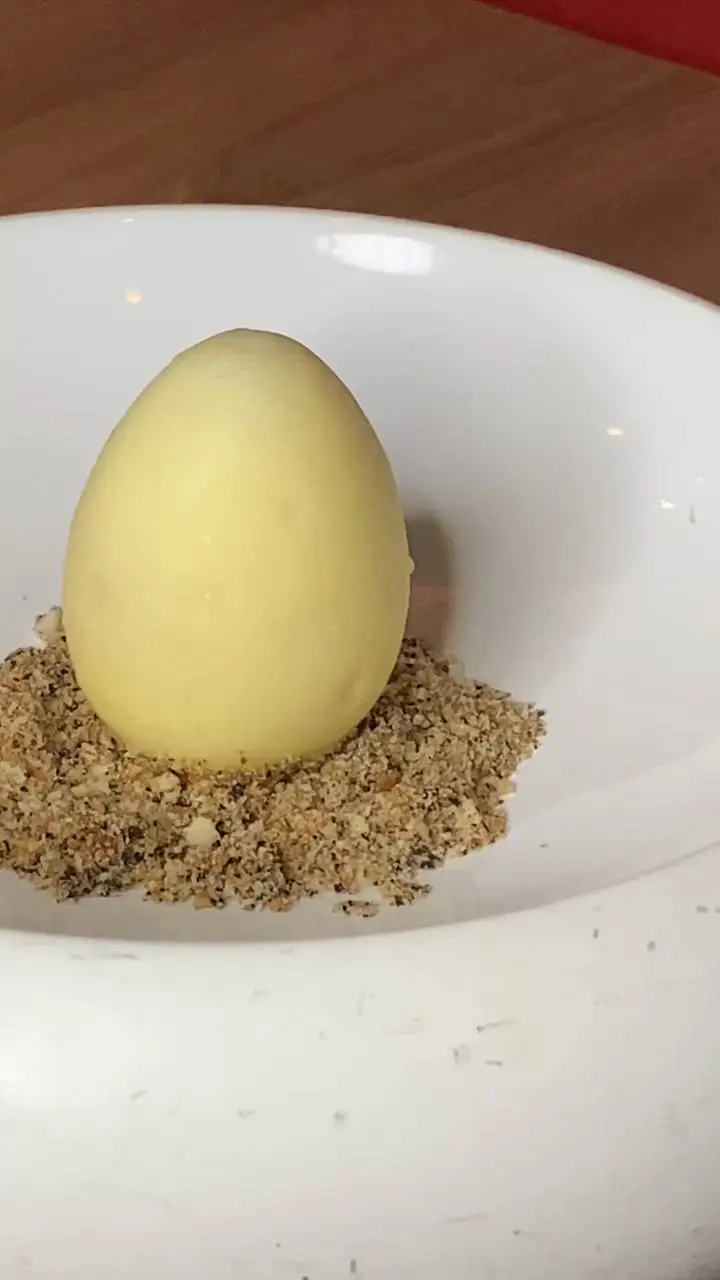 creation thumb for Fake cod mousse egg with aniseed & sweet and sour pepper cream