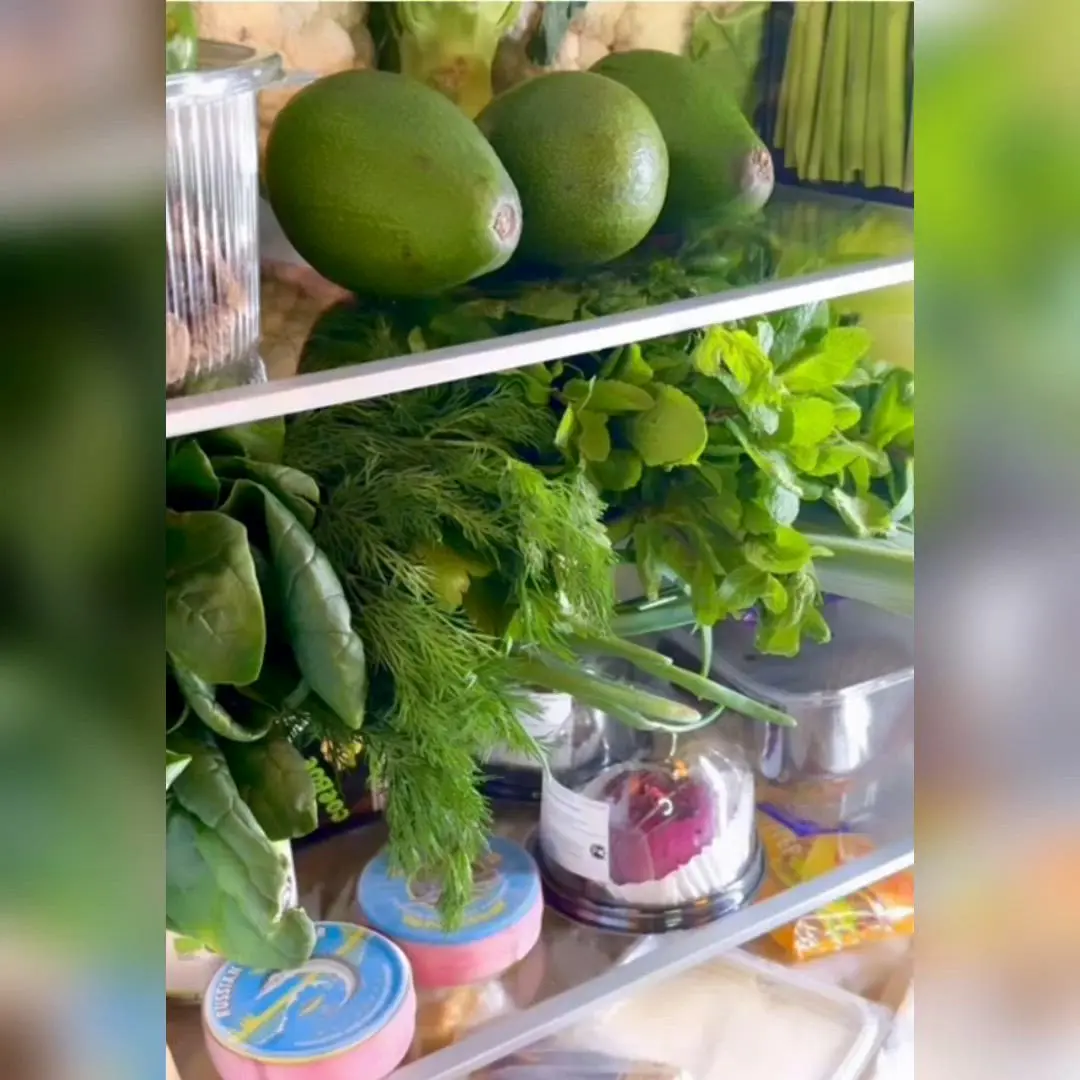 creation thumb for Keep greens fresh for up to 3 weeks!