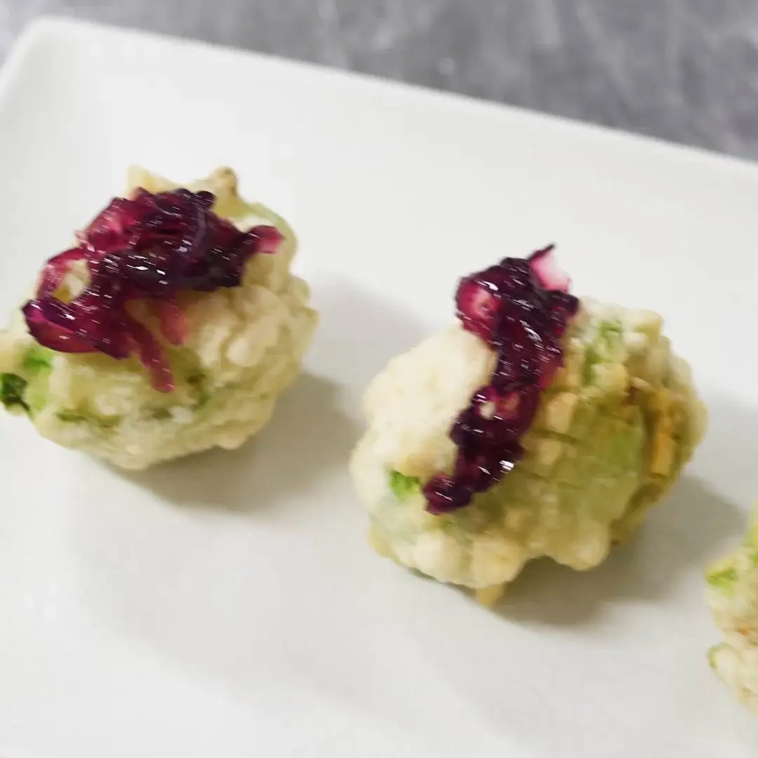 creation thumb for Fried stuffed zucchini flower in batter with caramelized oni
