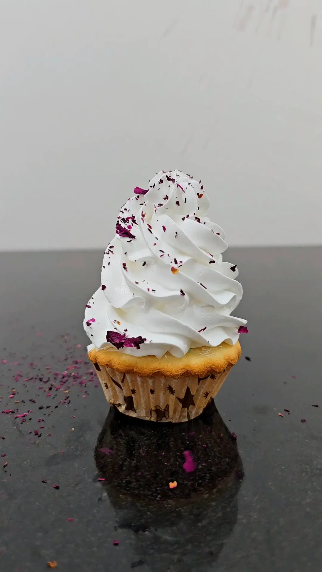 creation thumb for Dehydrated Rose Petals!🌹🧁