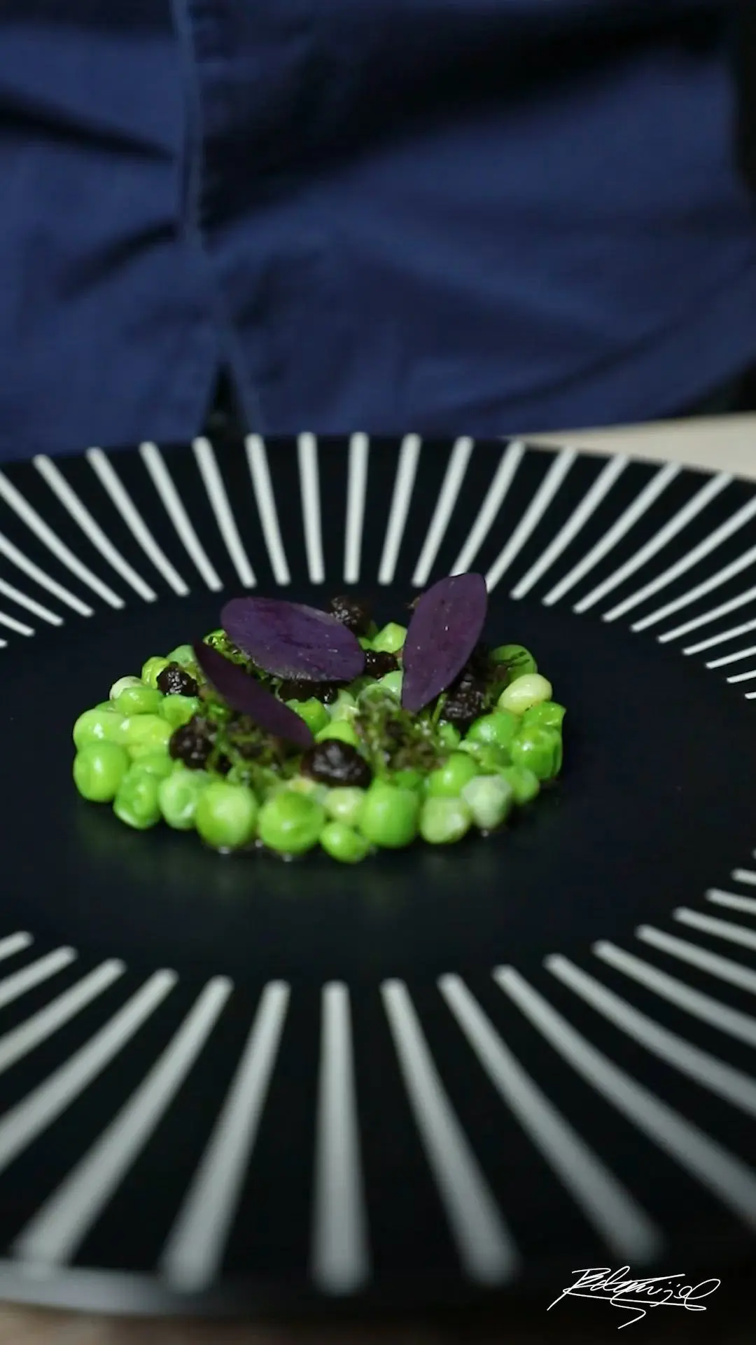 creation thumb for Green peas with mint, black olives and carrot gel