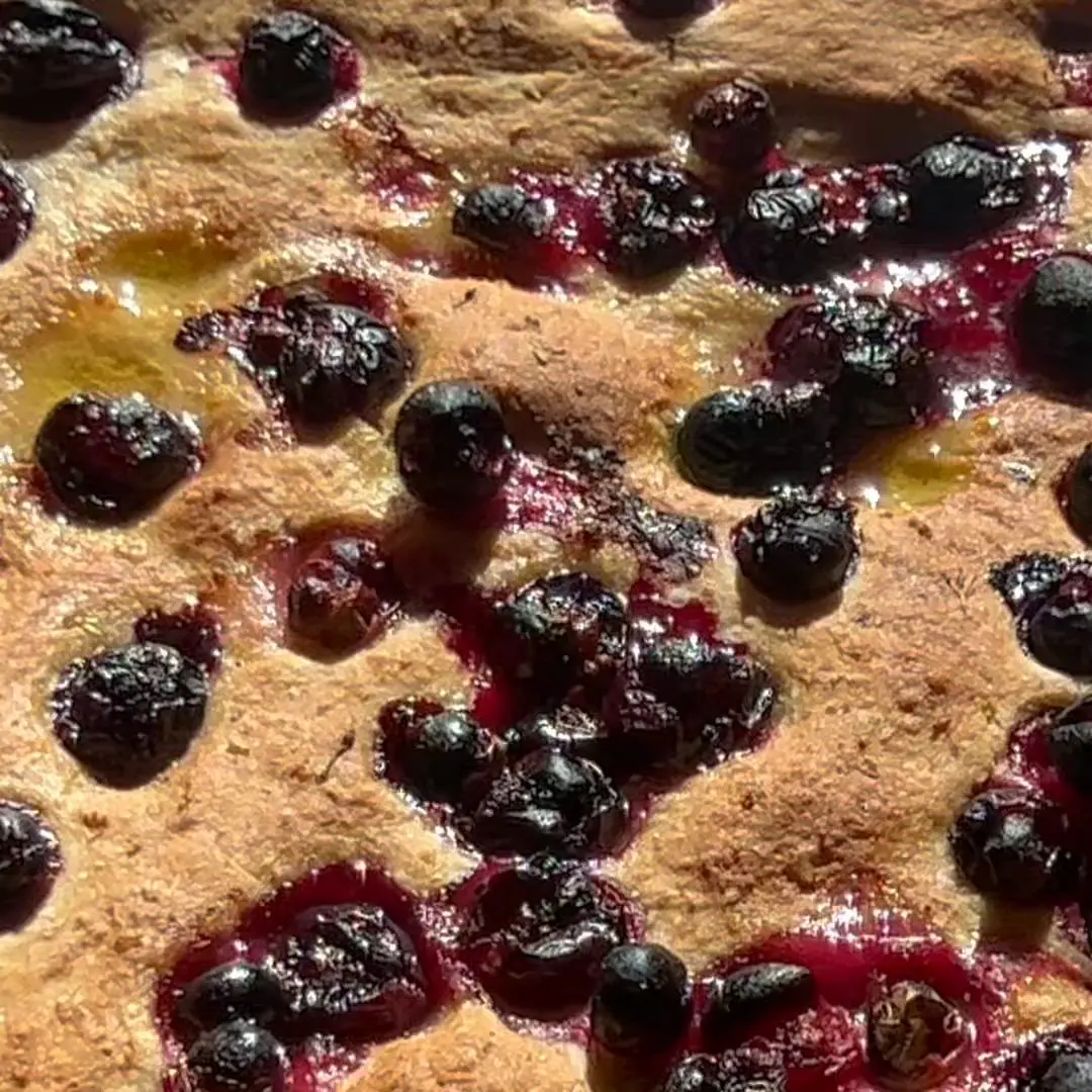 creation thumb for Spelt focaccia with strawberry grapes 🍇