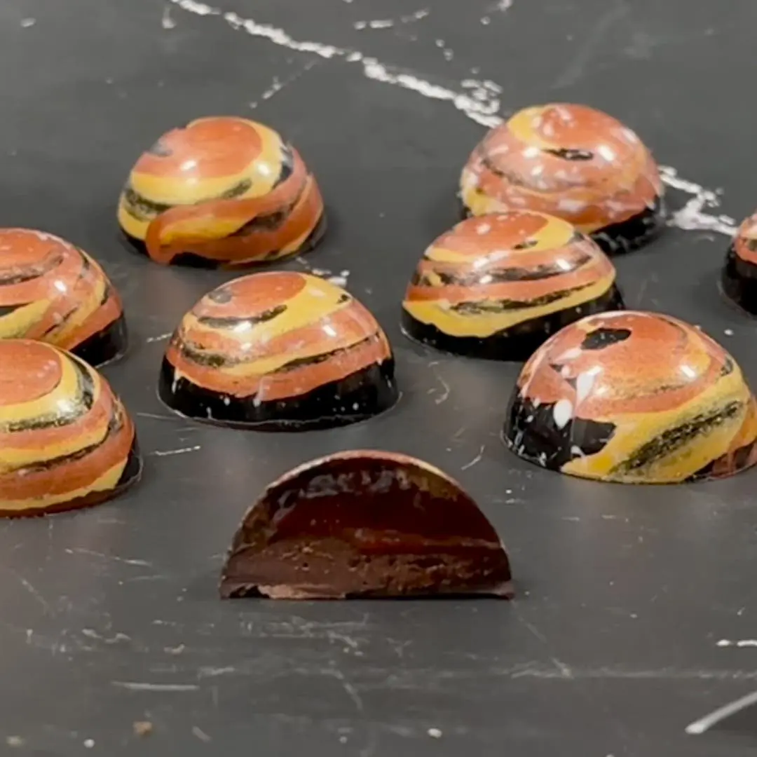 creation thumb for Vegan Strawberry and cardamom chocolate bon bon