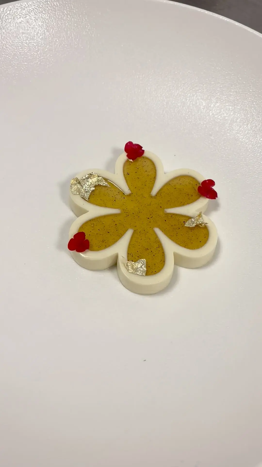 creation thumb for White Chocolate & Cocoa Nibs Cream with Vanilla Gel