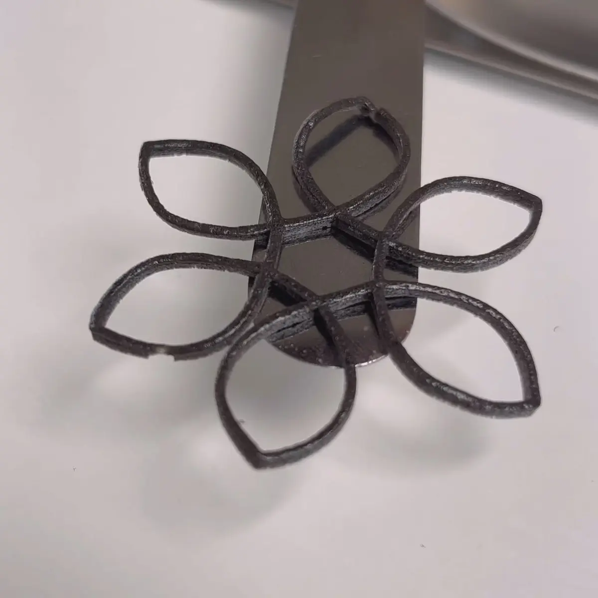 creation thumb for Schwarze Sesam-Tuiles