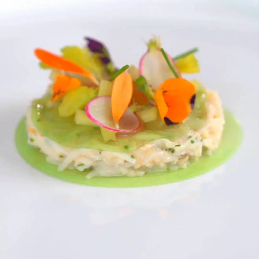 creation thumb for Citrus crab salad with garden flowers