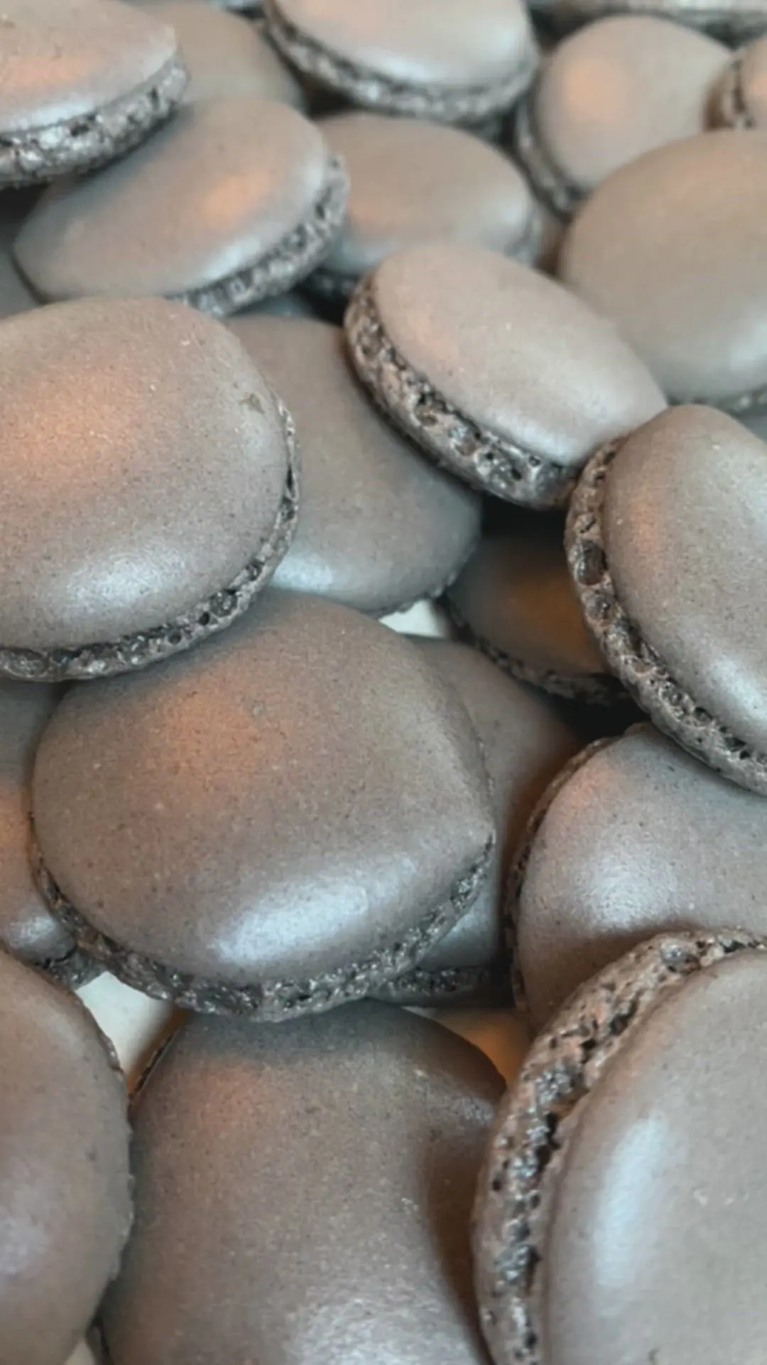 creation thumb for Black sesame seed macarons