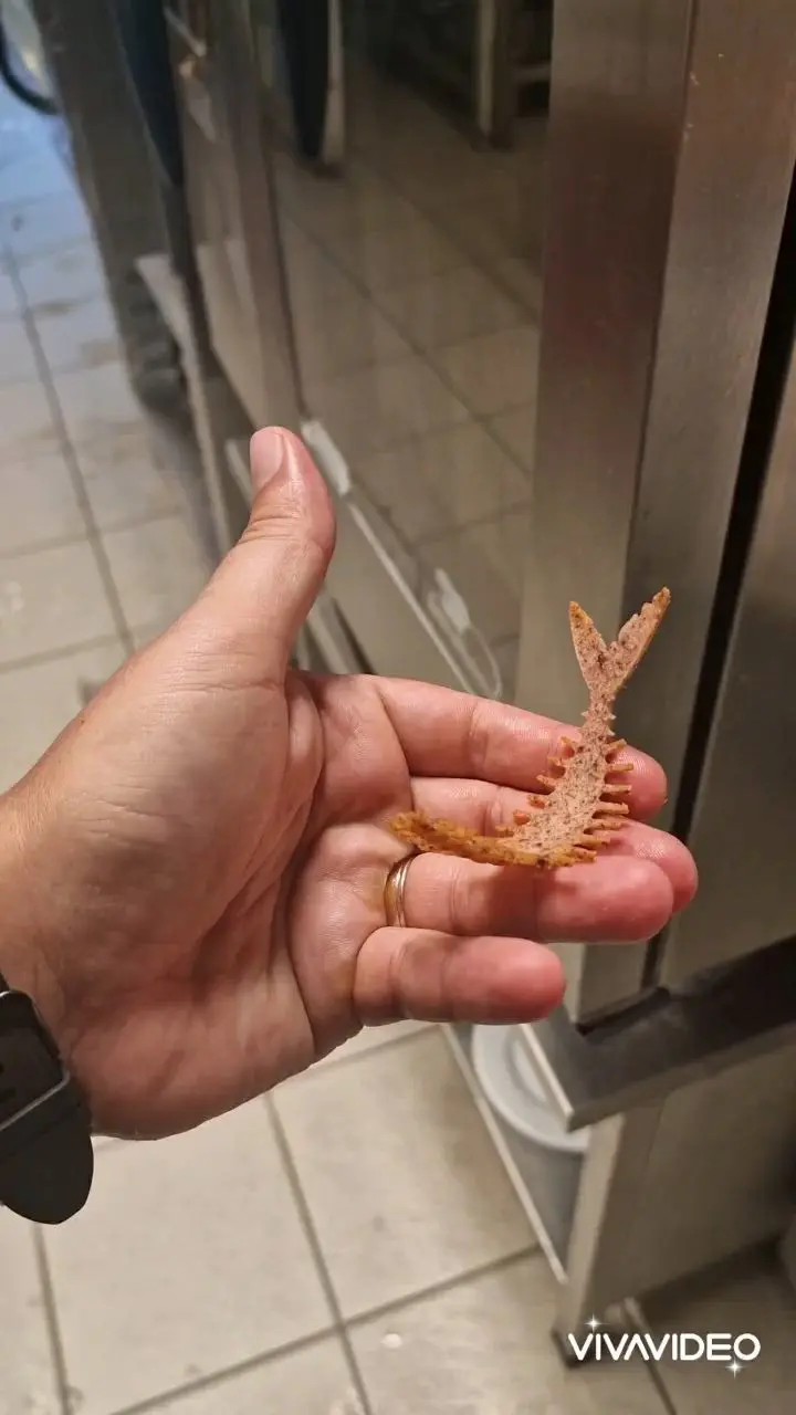 creation thumb for Cranberry fishbone crackers