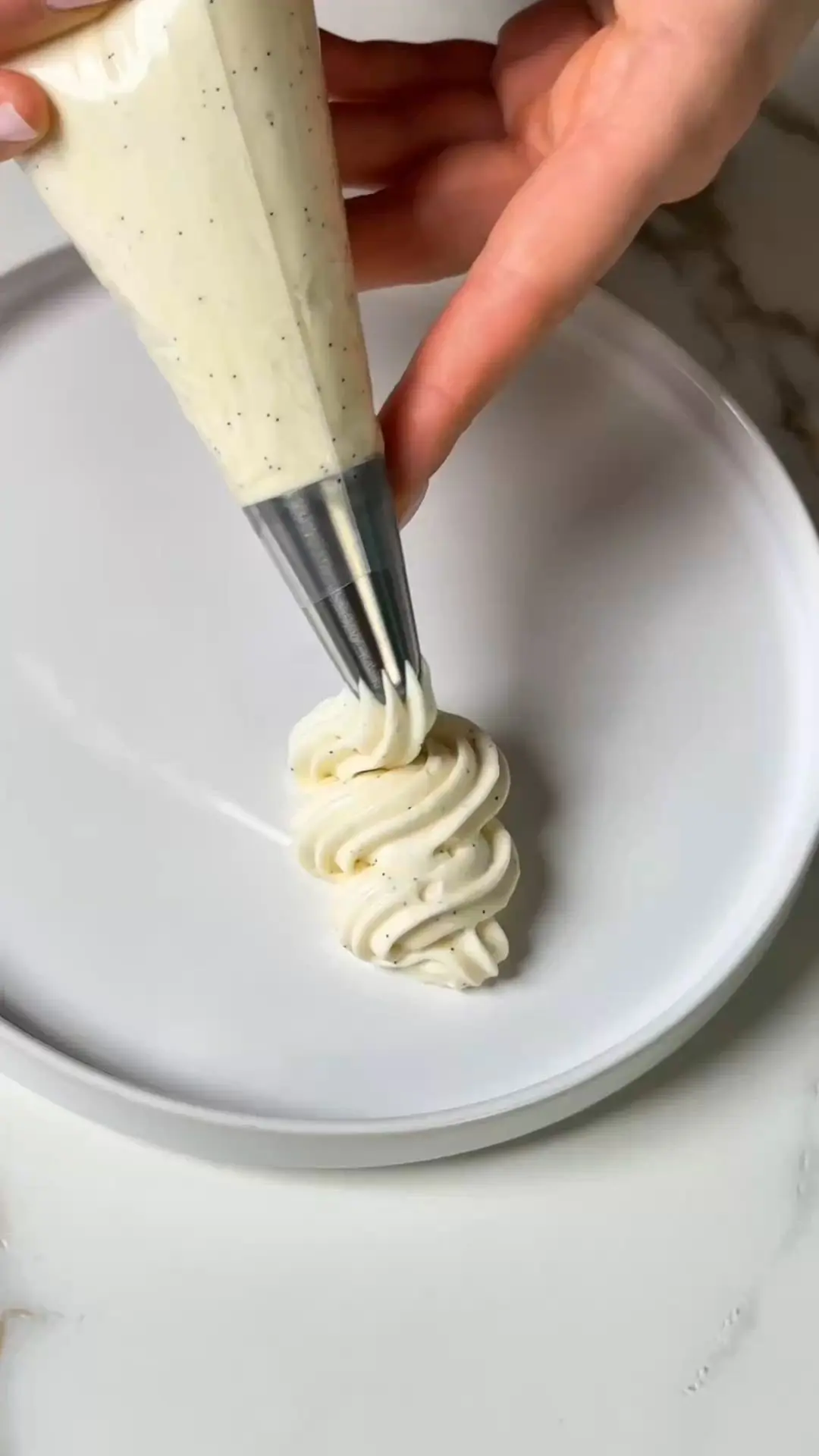 creation thumb for Crème Princesse: the fast cream for fresh éclairs and choux