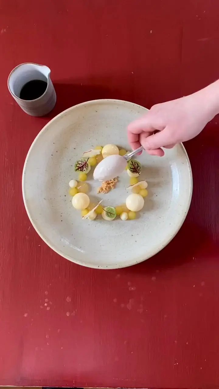 creation thumb for White chocolate with Holstein cox, sorrel and currant wood