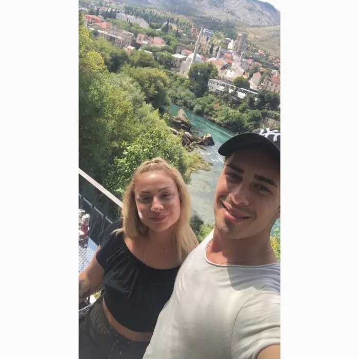creation thumb for Mein Mann und ich haben uns entschieden nach Graz zu ziehen , möchten aber zuerst zusammen ne Arbeit finden, um die Umgebung und Stadt besser kennenzulernen . Lg Würden und auf ne Empfehlung oder Nachricht freuen.