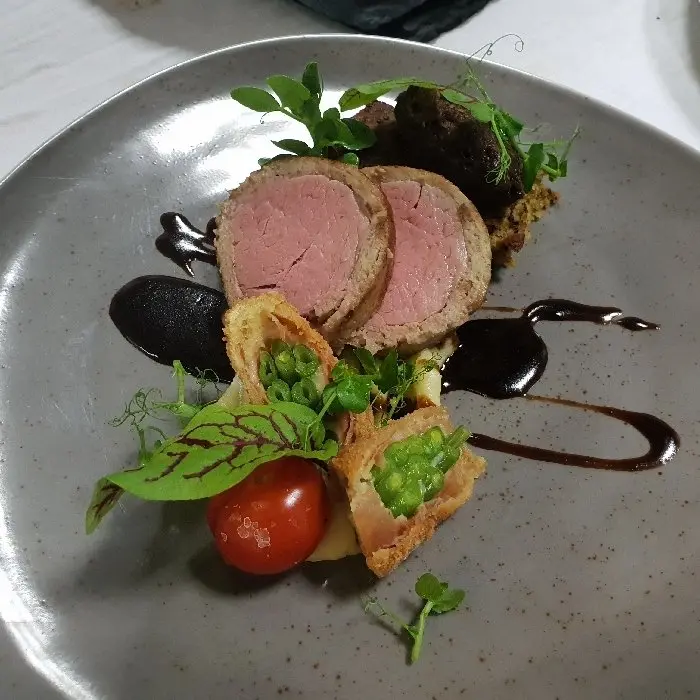 creation thumb for Kalbsfilet im Brotmantel