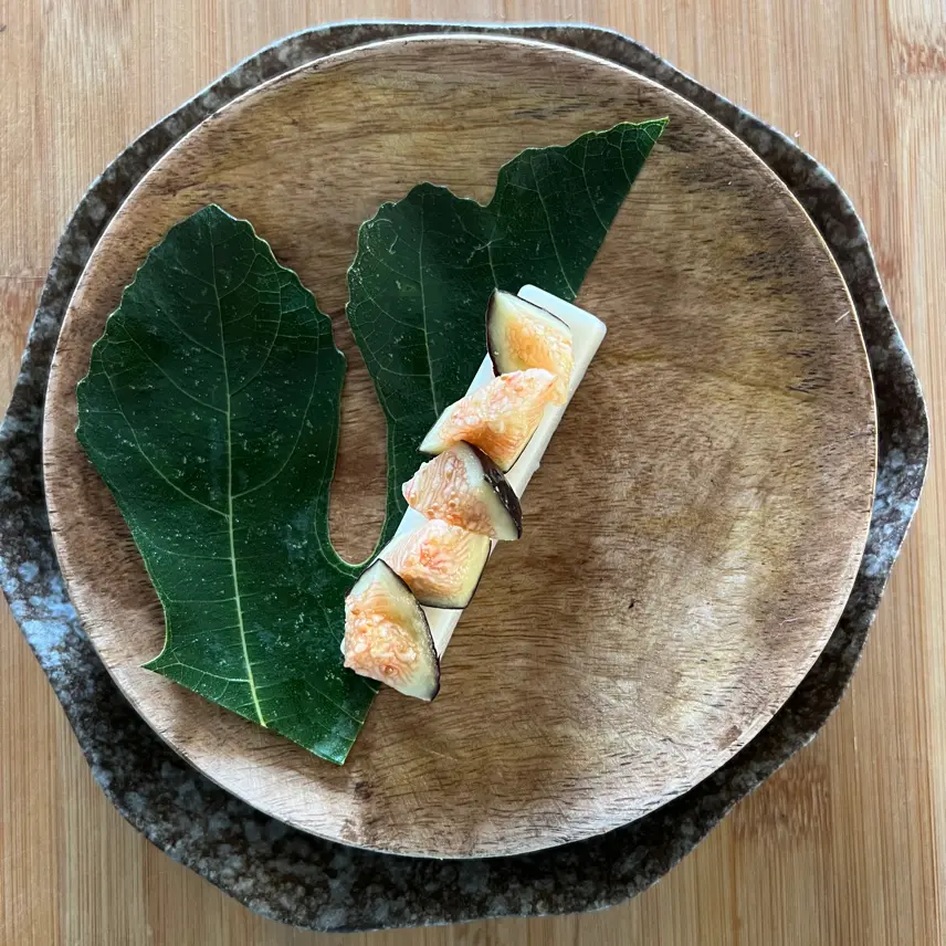 creation thumb for Fresh goat cheese with fig 🐐🧀🍀🥛