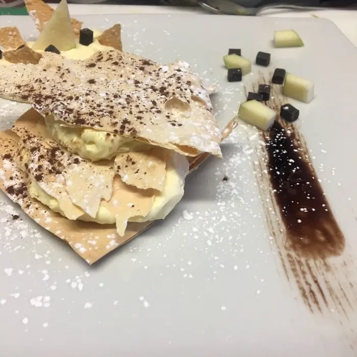 creation thumb for Millefoglie scomposto con crema al mascarpone e gocce di cioccolato